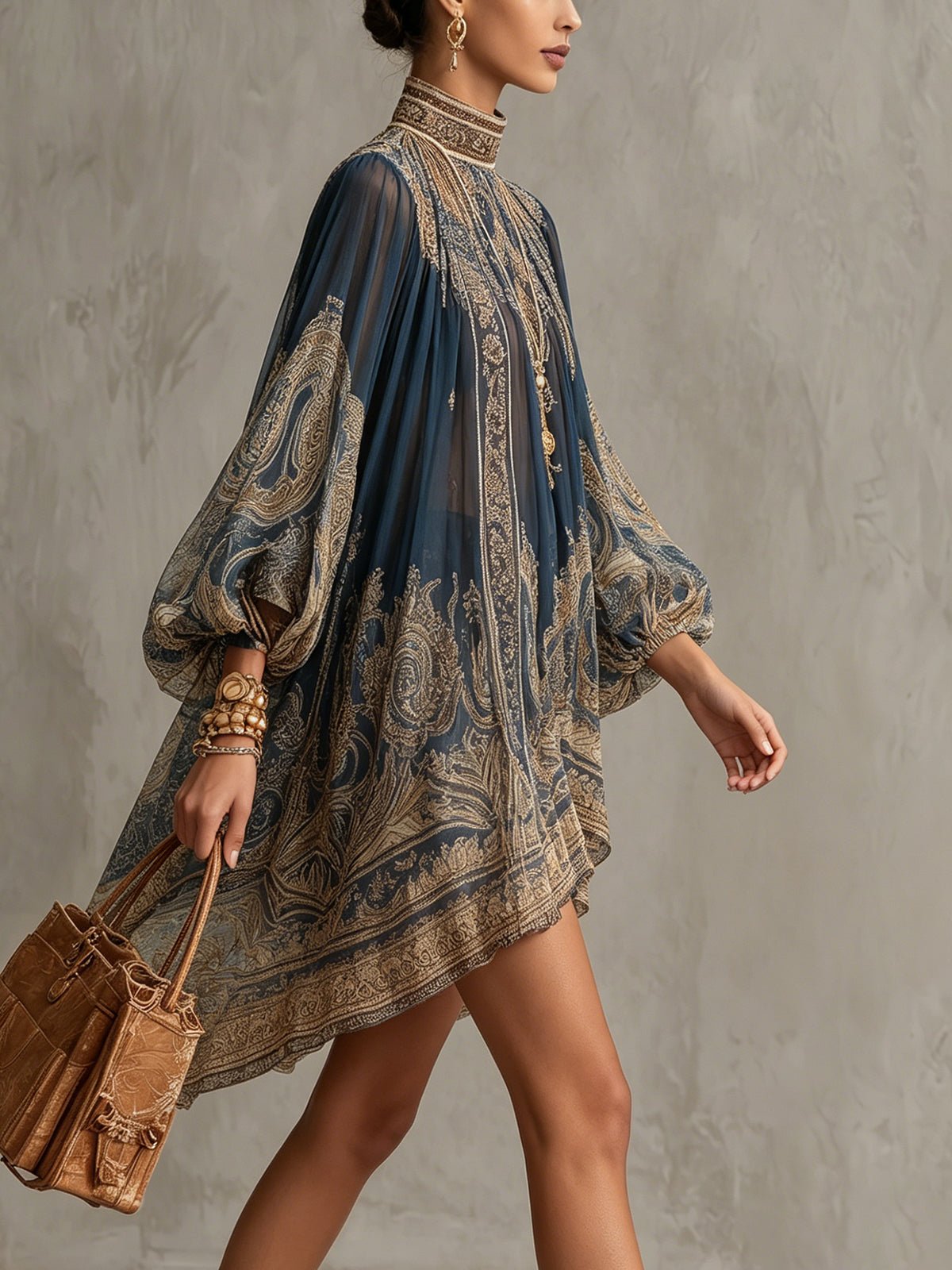 Marianna | Mini dress in navy blue chiffon with golden baroque print Detail