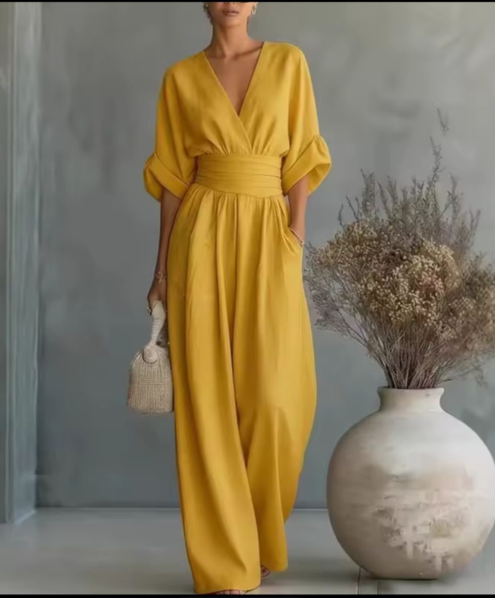 Risel - Jumpsuit to Feel Comfortable and Polished on Your Day. Close Up