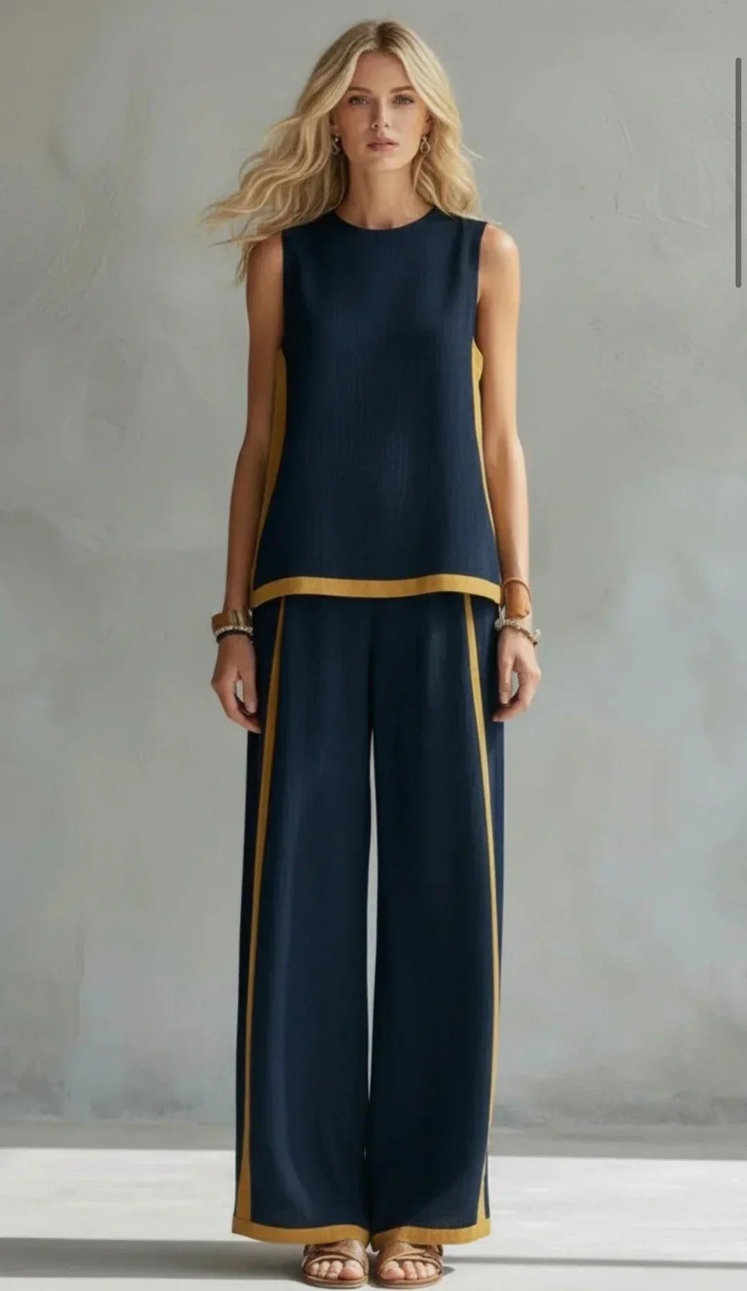 Ursula – Chic-casual vest and pants set with two-tone finishes Side
