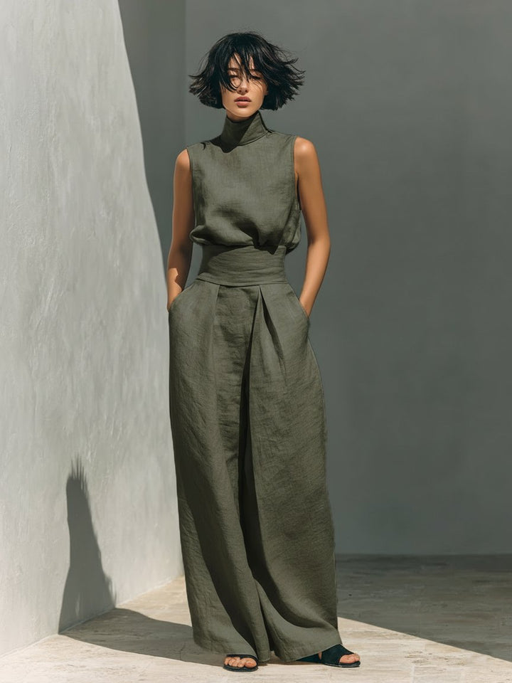 Women's minimalist set with sleeveless blouse and wide-leg pants Detail
