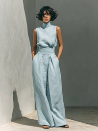 Women's minimalist set with sleeveless blouse and wide-leg pants Hero